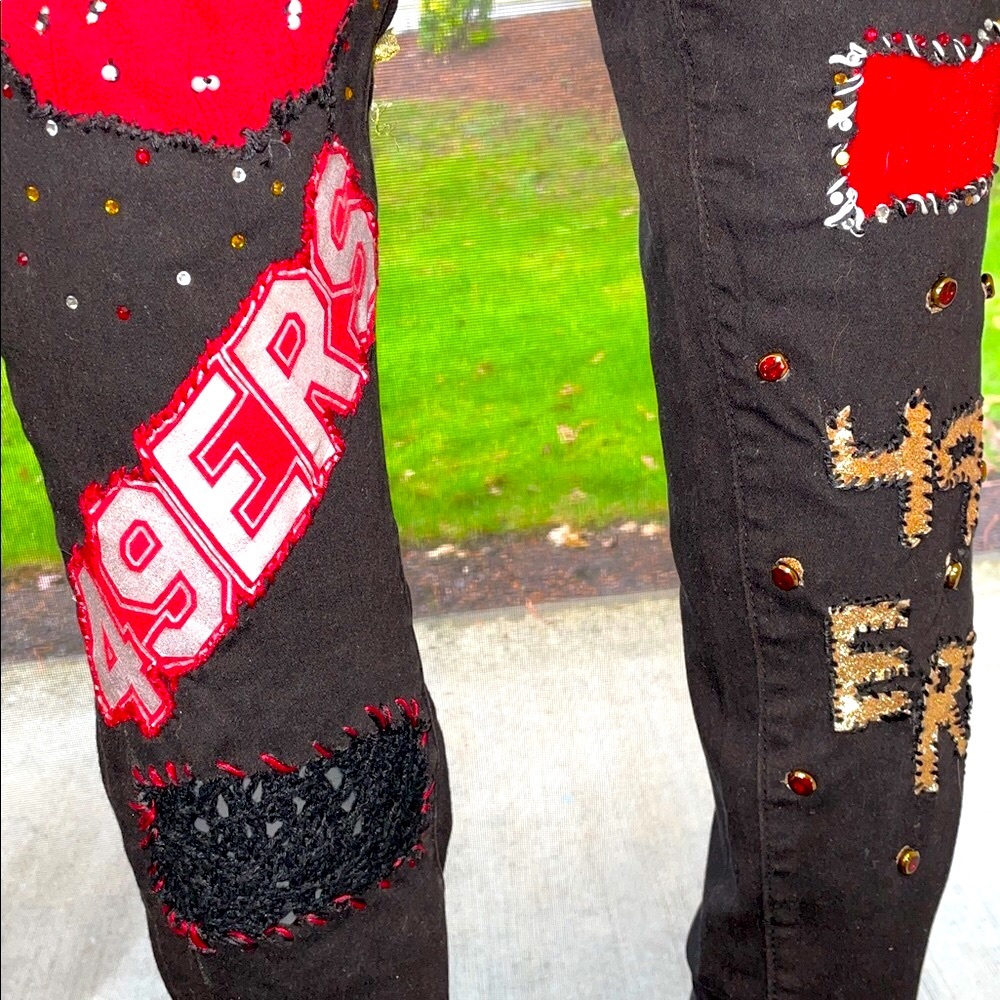 Women’s UPCYCLED HAND CRAFTED 49ers Themed Black Jeans TAHARI Sz 14P - Picture 4 of 15